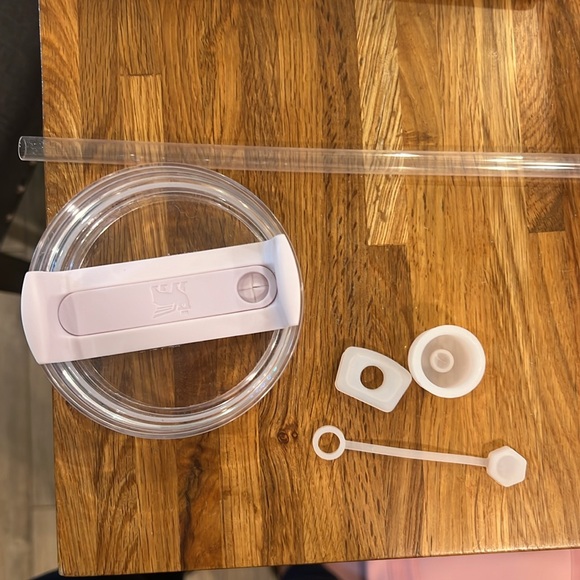 Used Stanley 40oz H2.0 Tumbler Wisteria Tie Dye - Picture 4 of 7